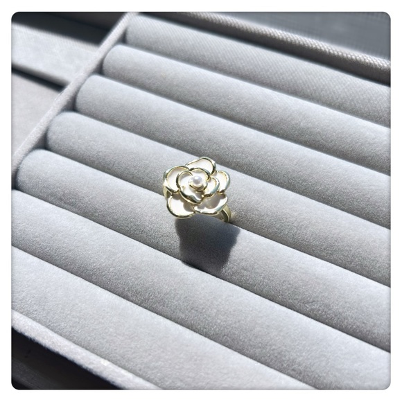 ✨NEW LAUNCH✨ Flower shape with white and gold color, adjustable ring for women - Picture 4 of 7